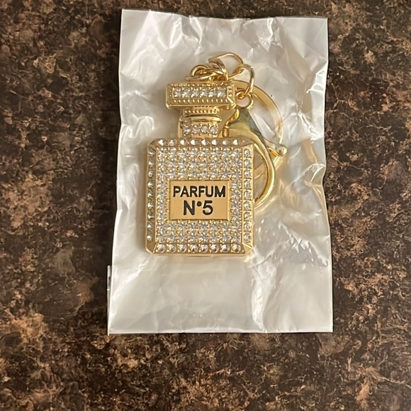 Accessories - Parfum No. 5 Keychain